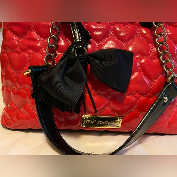 Betsey Johnson Barbie pink quilted hearts bag with gold chain straps. - Picture 3 of 12